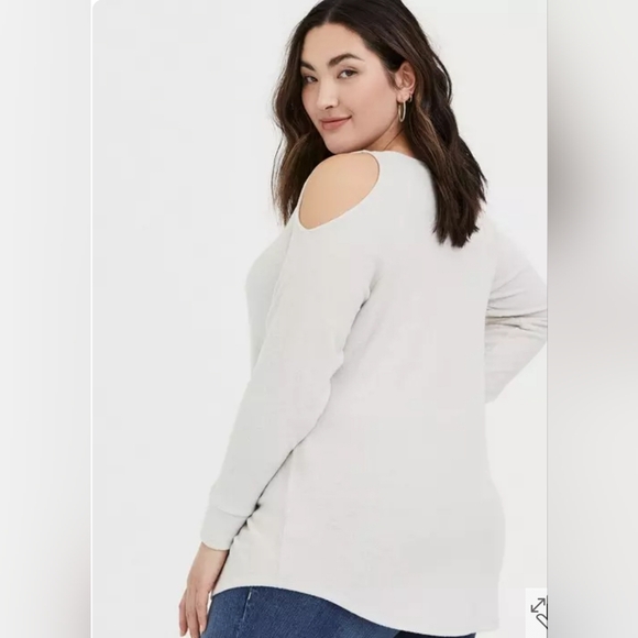 NWT Torrid Super Soft Plush Cold Shoulder Top in Wind Chime Size 00 (M/L) - Picture 3 of 9